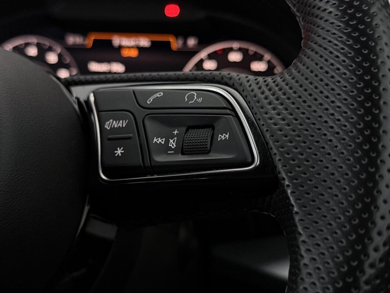 Audi Q2 thumbnail Misc Controls