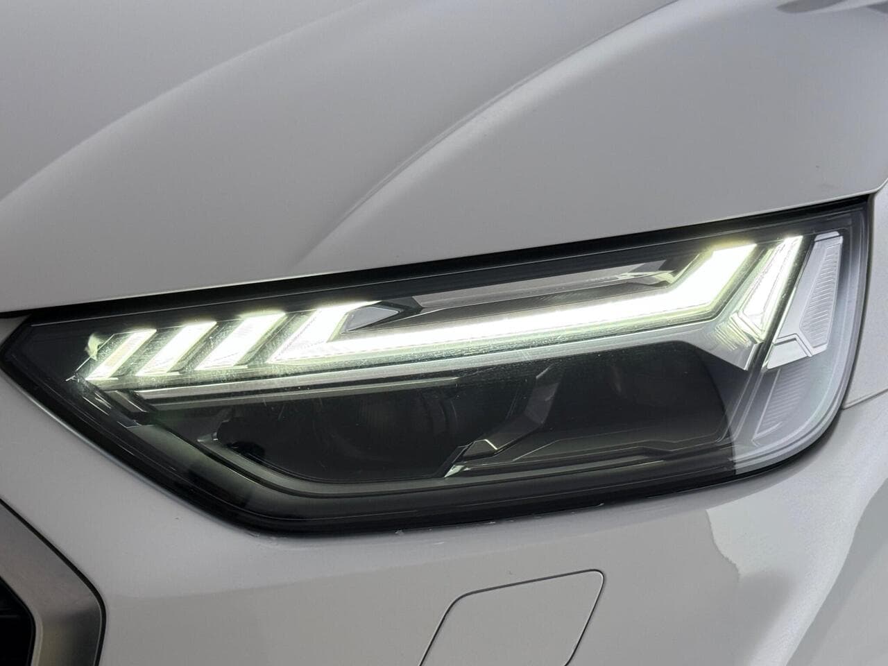 Audi Q5 thumbnail Lights Front