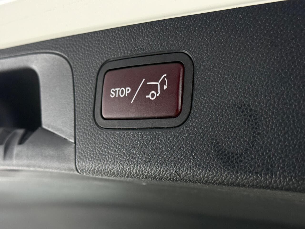 Mercedes-Benz GLC thumbnail Misc Controls