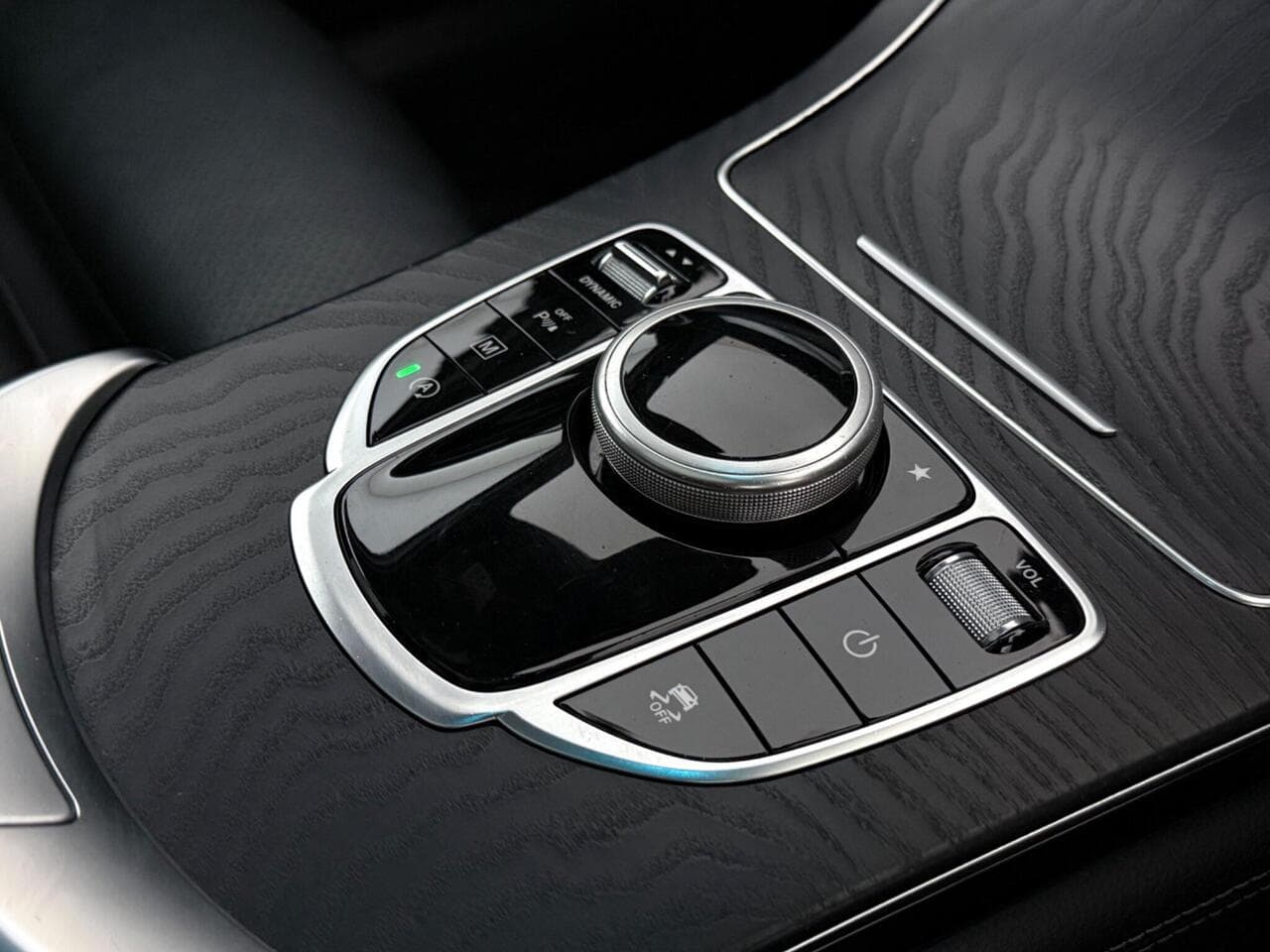 Mercedes-Benz GLC thumbnail Misc Controls