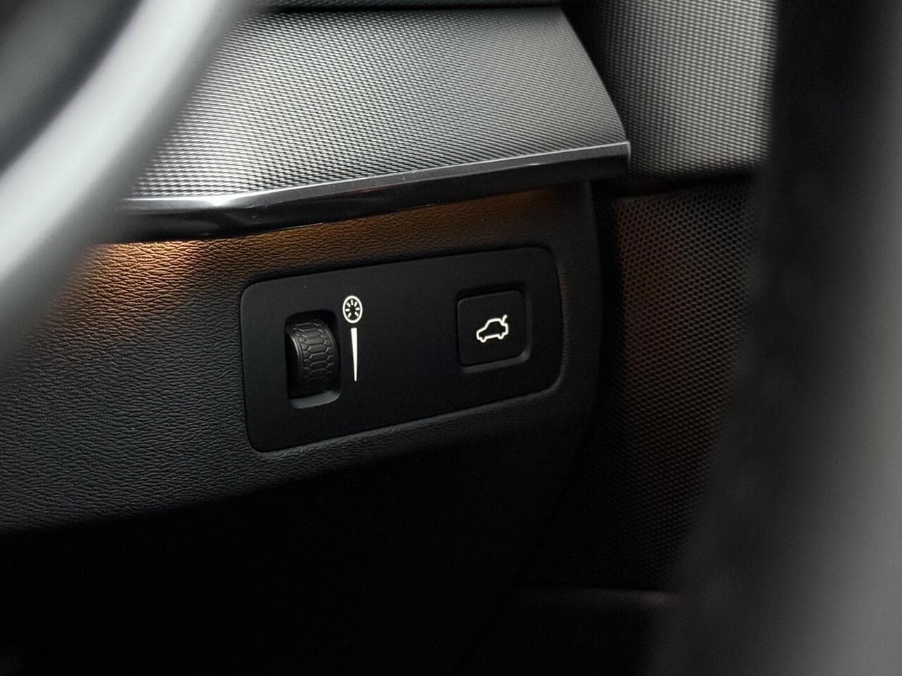 Volvo XC90 thumbnail Misc Controls