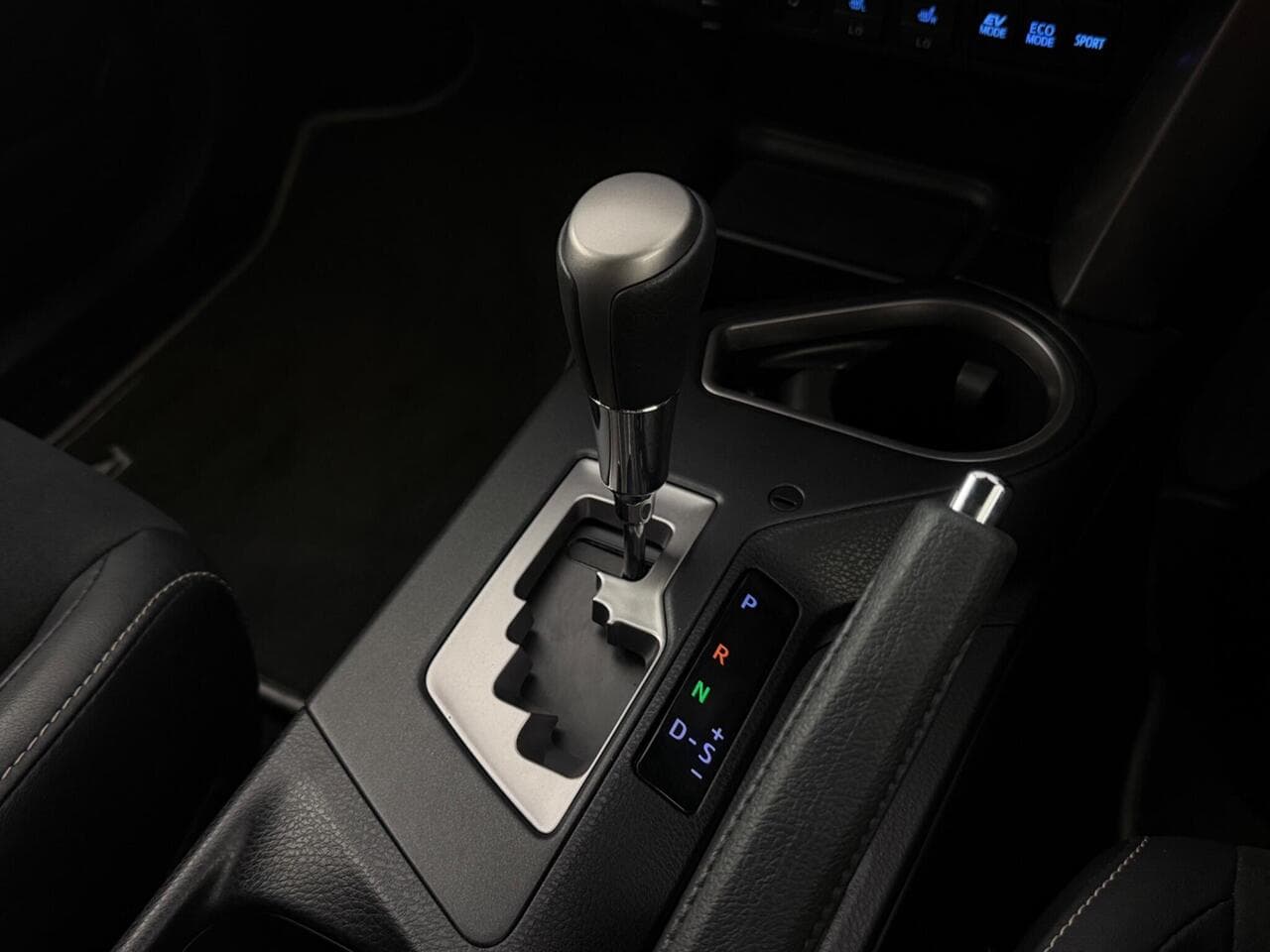 Toyota RAV4 thumbnail Interior Front