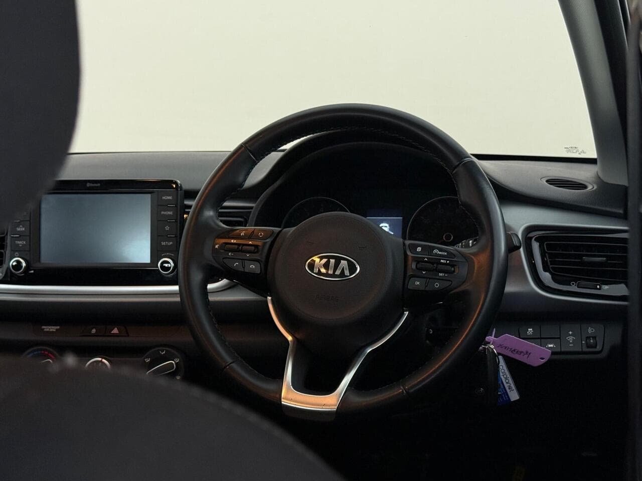 Kia Rio thumbnail Steering Wheel