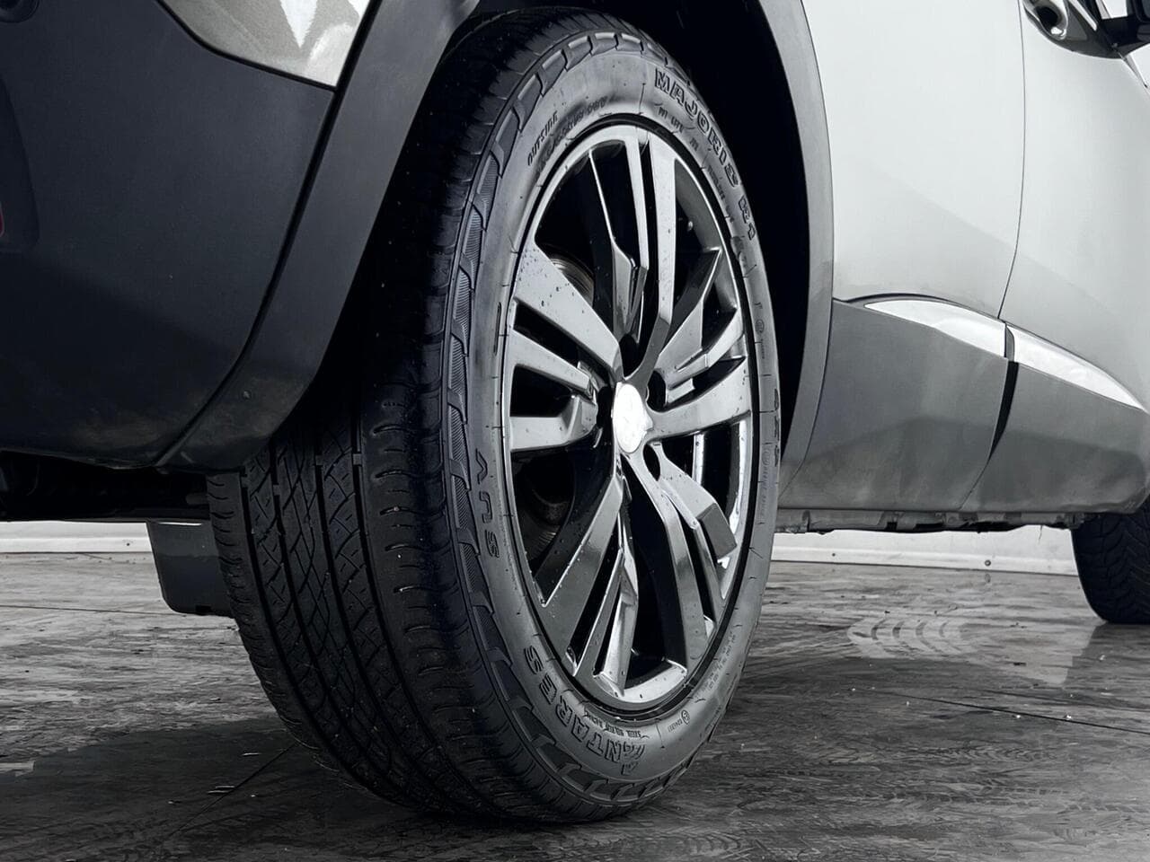 Peugeot 3008 thumbnail Wheel