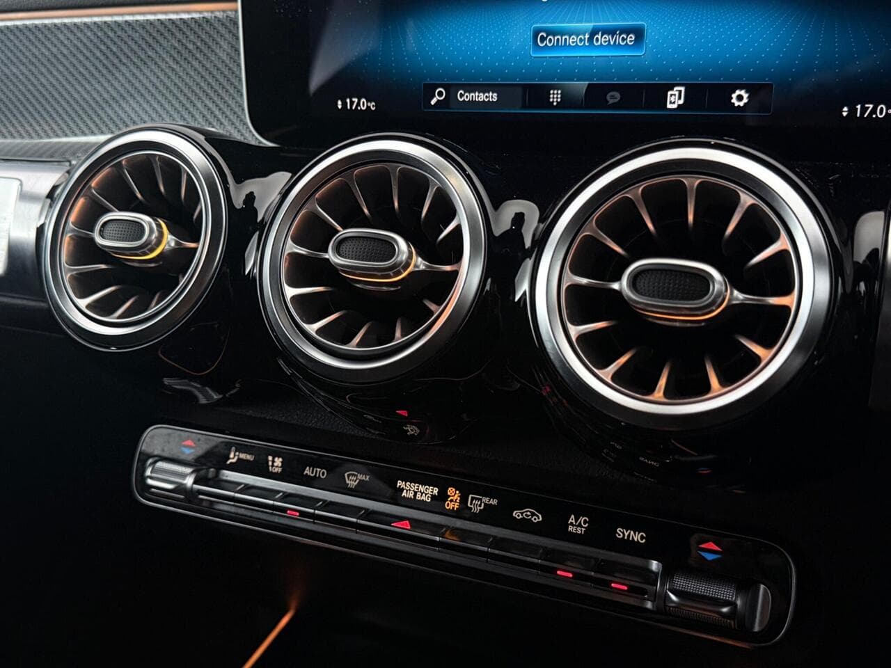 Mercedes-Benz GLB thumbnail Infotainment System