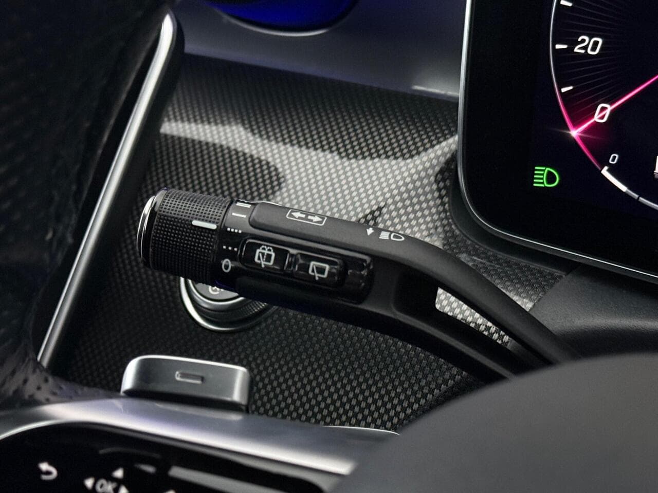 Mercedes-Benz C Class thumbnail Misc Controls