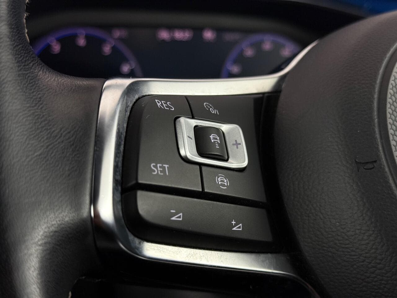 Volkswagen T-Roc thumbnail Misc Controls