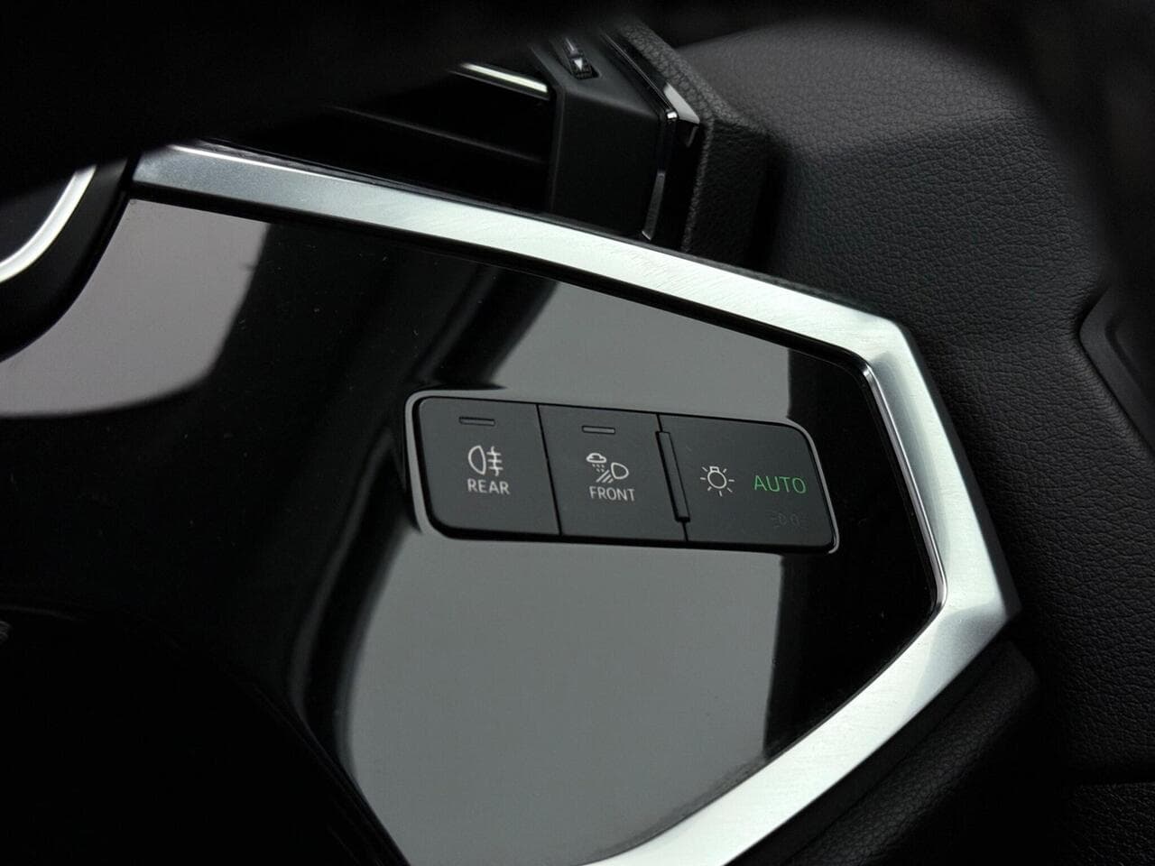 Audi Q3 thumbnail Misc Controls