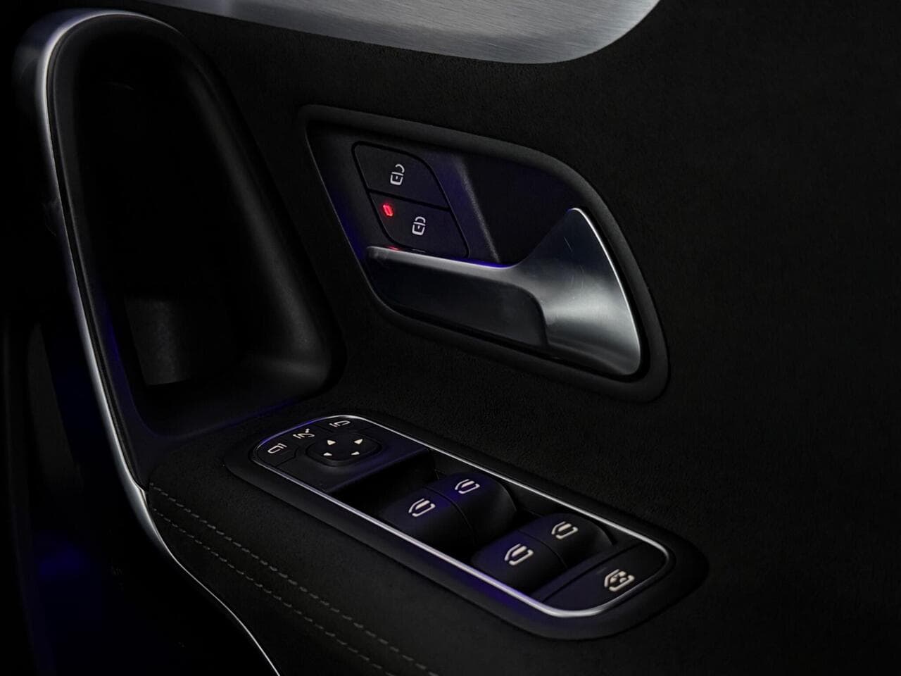 Mercedes-Benz A Class thumbnail Misc Controls