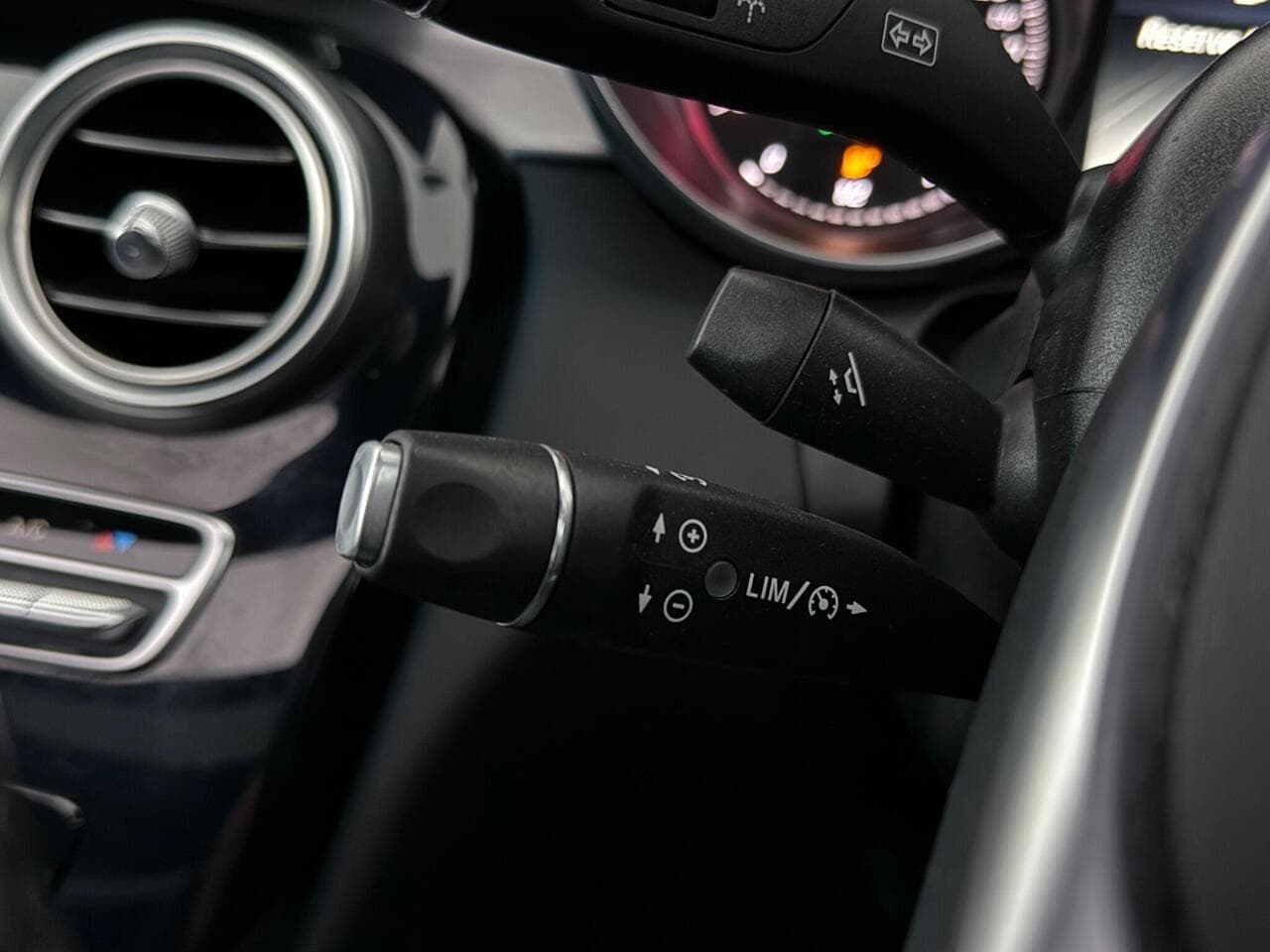 Mercedes-Benz C Class thumbnail Misc Controls