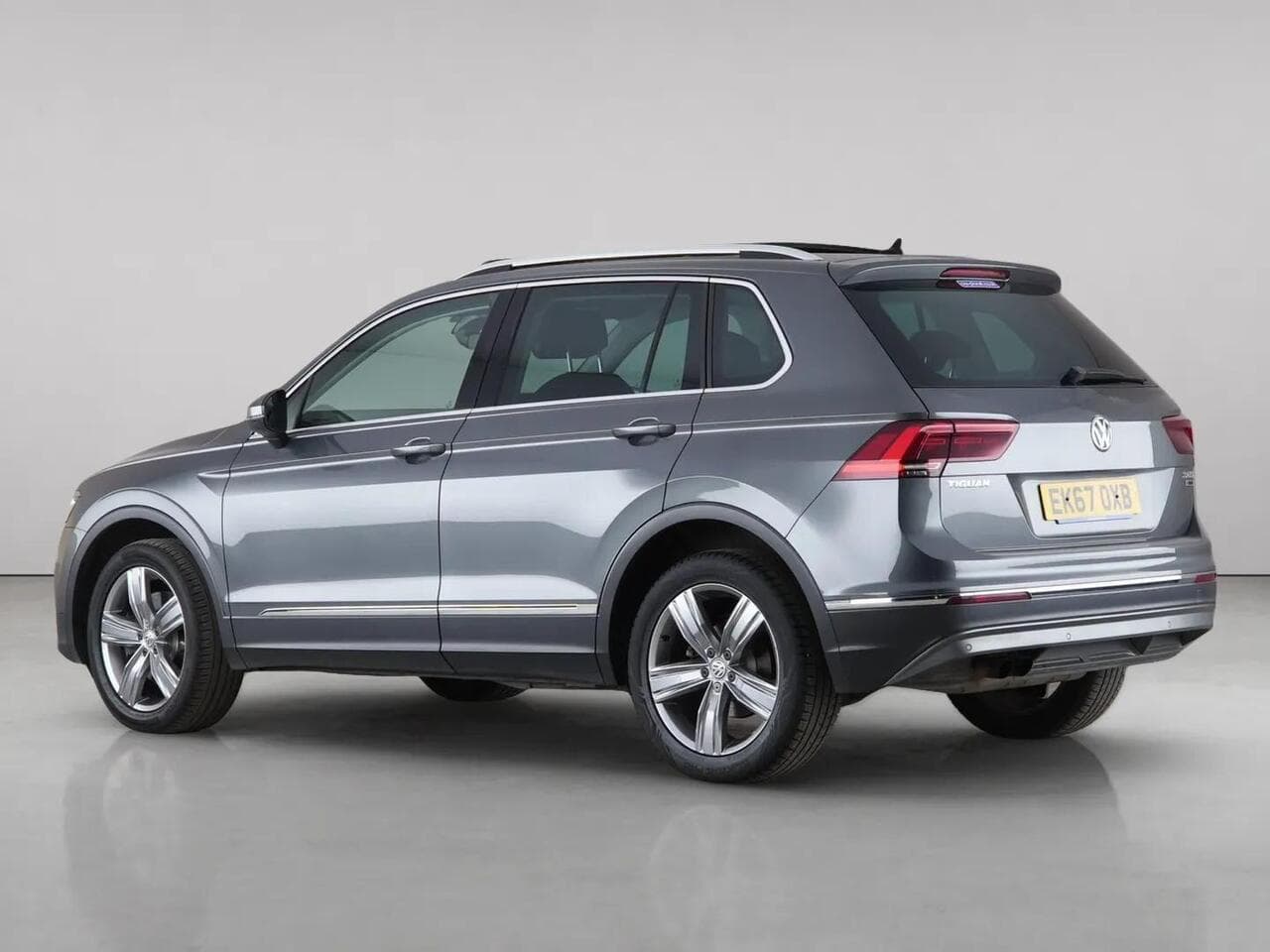 Volkswagen Tiguan thumbnail Rear Left