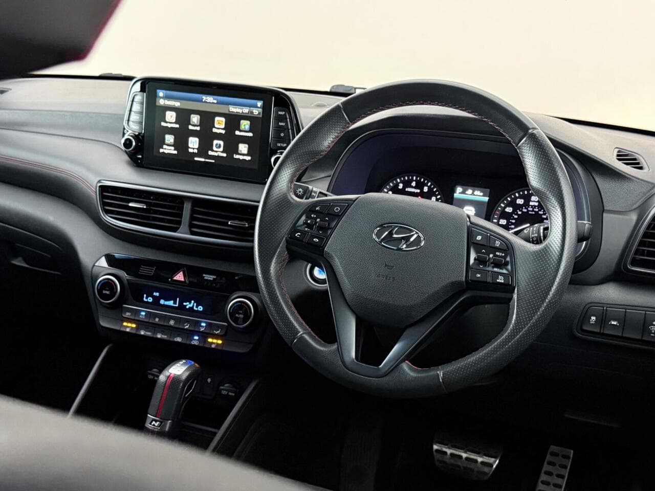 Hyundai TUCSON thumbnail Steering Wheel