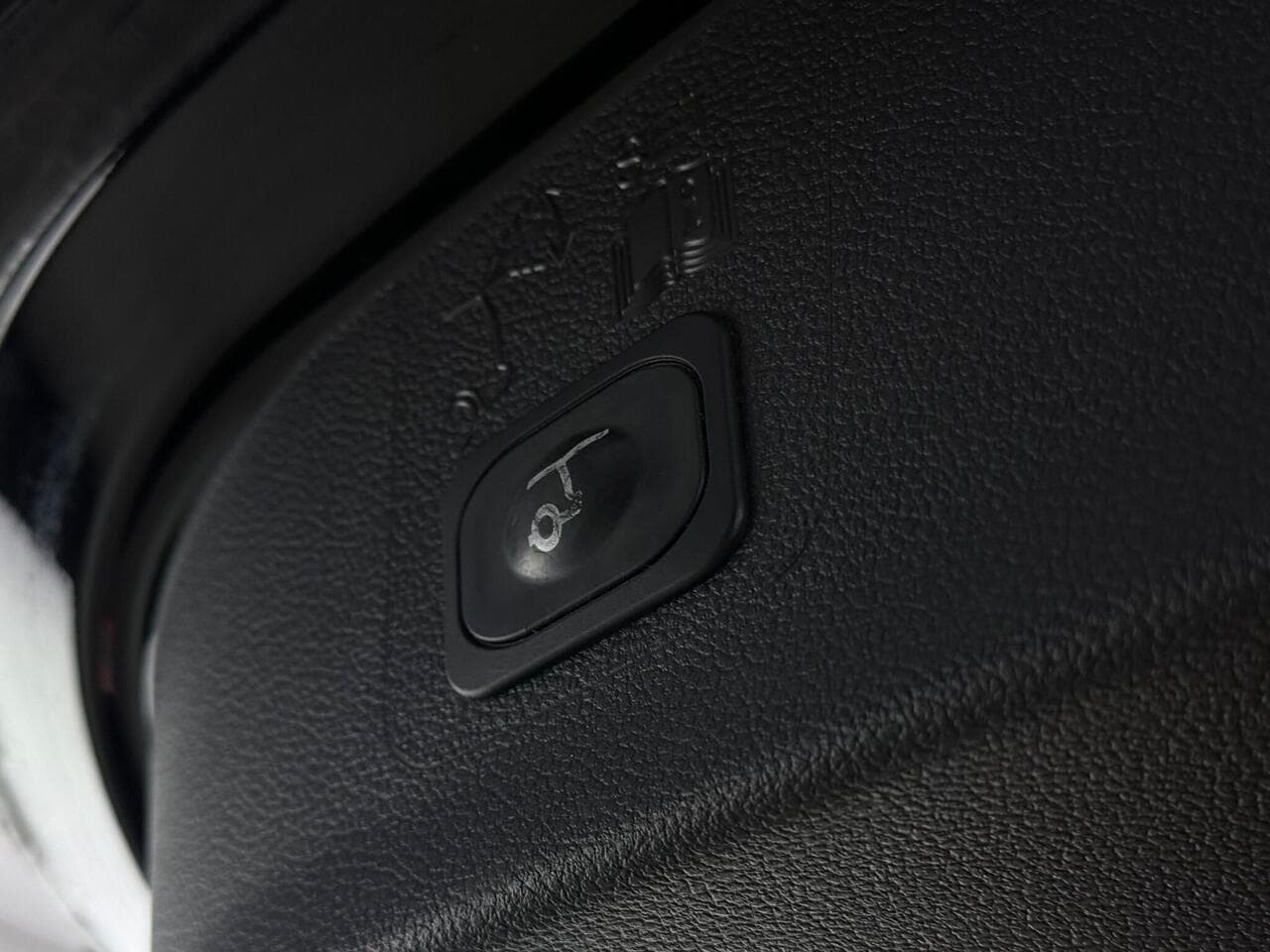 Ford Kuga thumbnail Misc Controls