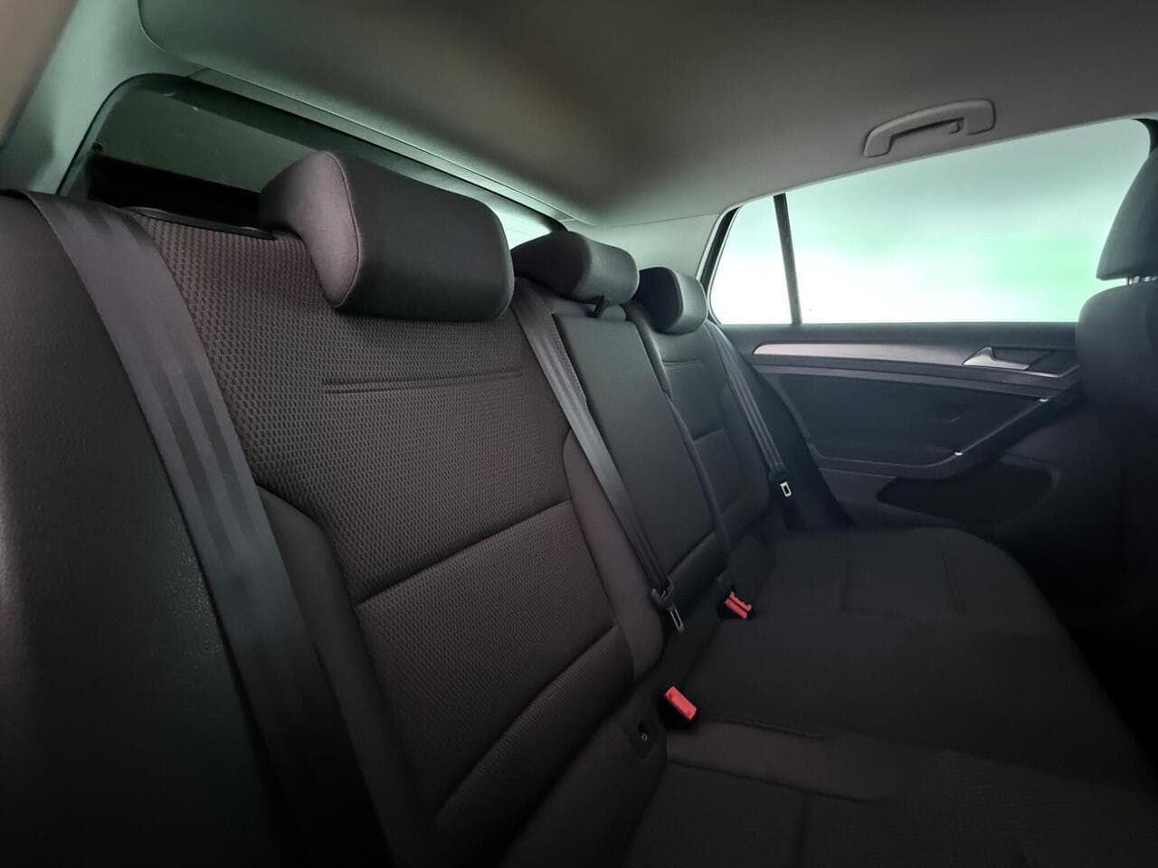 Volkswagen Golf thumbnail Seats Rear