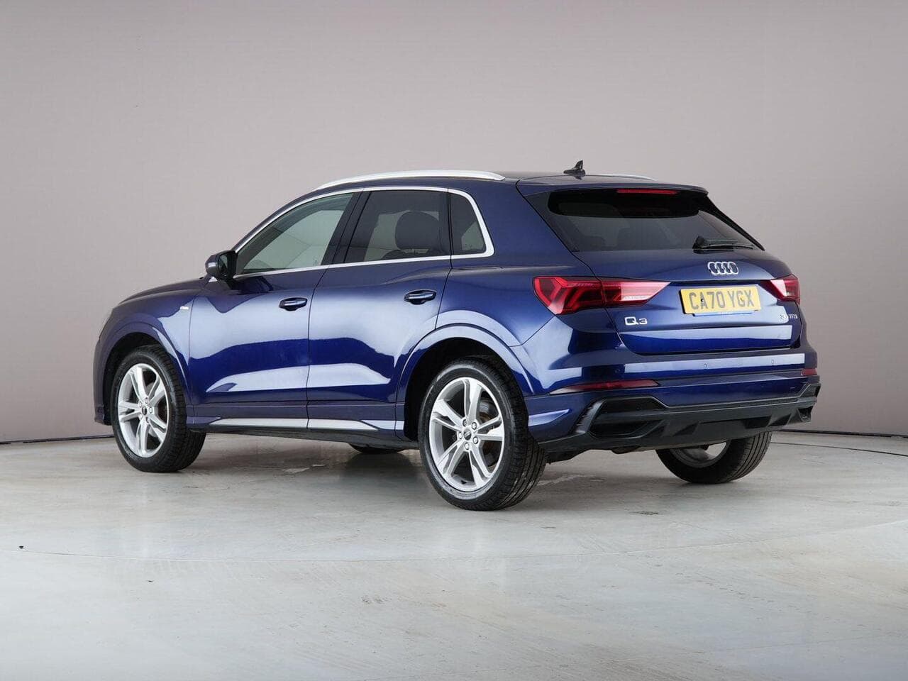 Audi Q3 thumbnail Rear Left