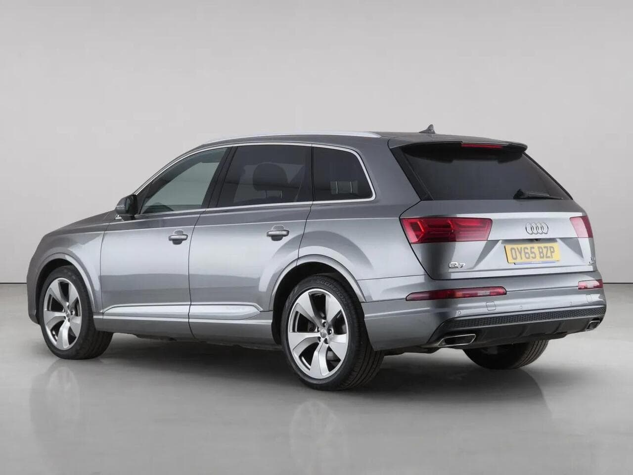 Audi Q7 thumbnail Rear Left