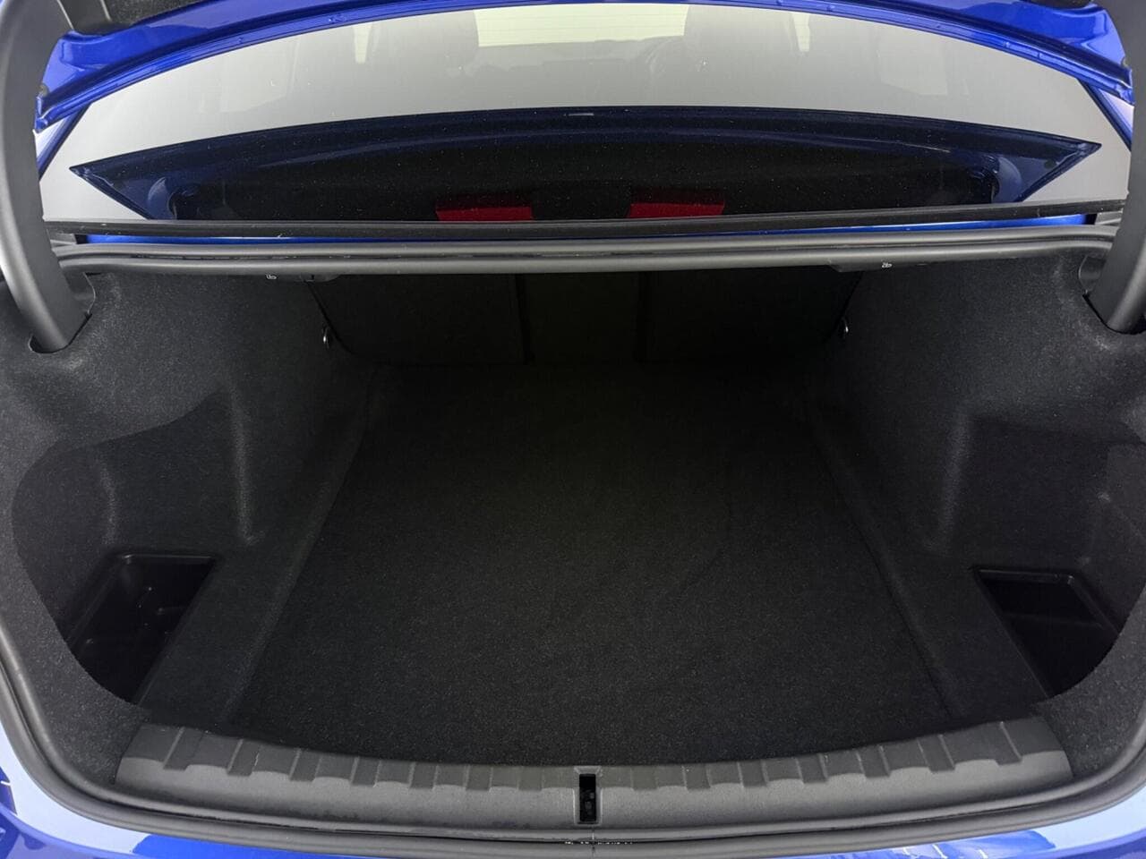 BMW 3 Series thumbnail Boot