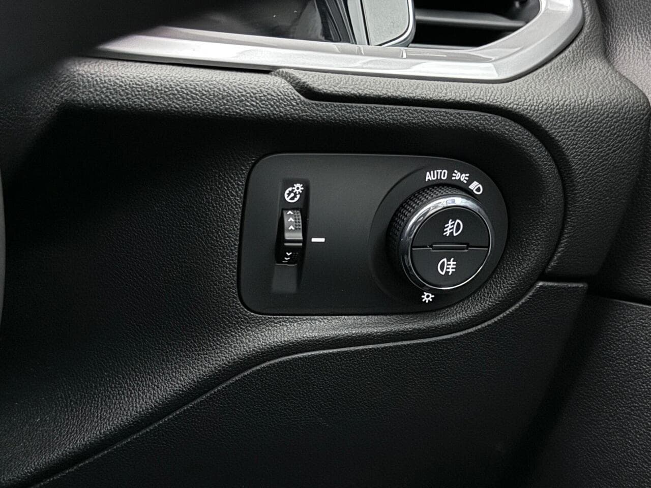 Vauxhall Grandland thumbnail Misc Controls