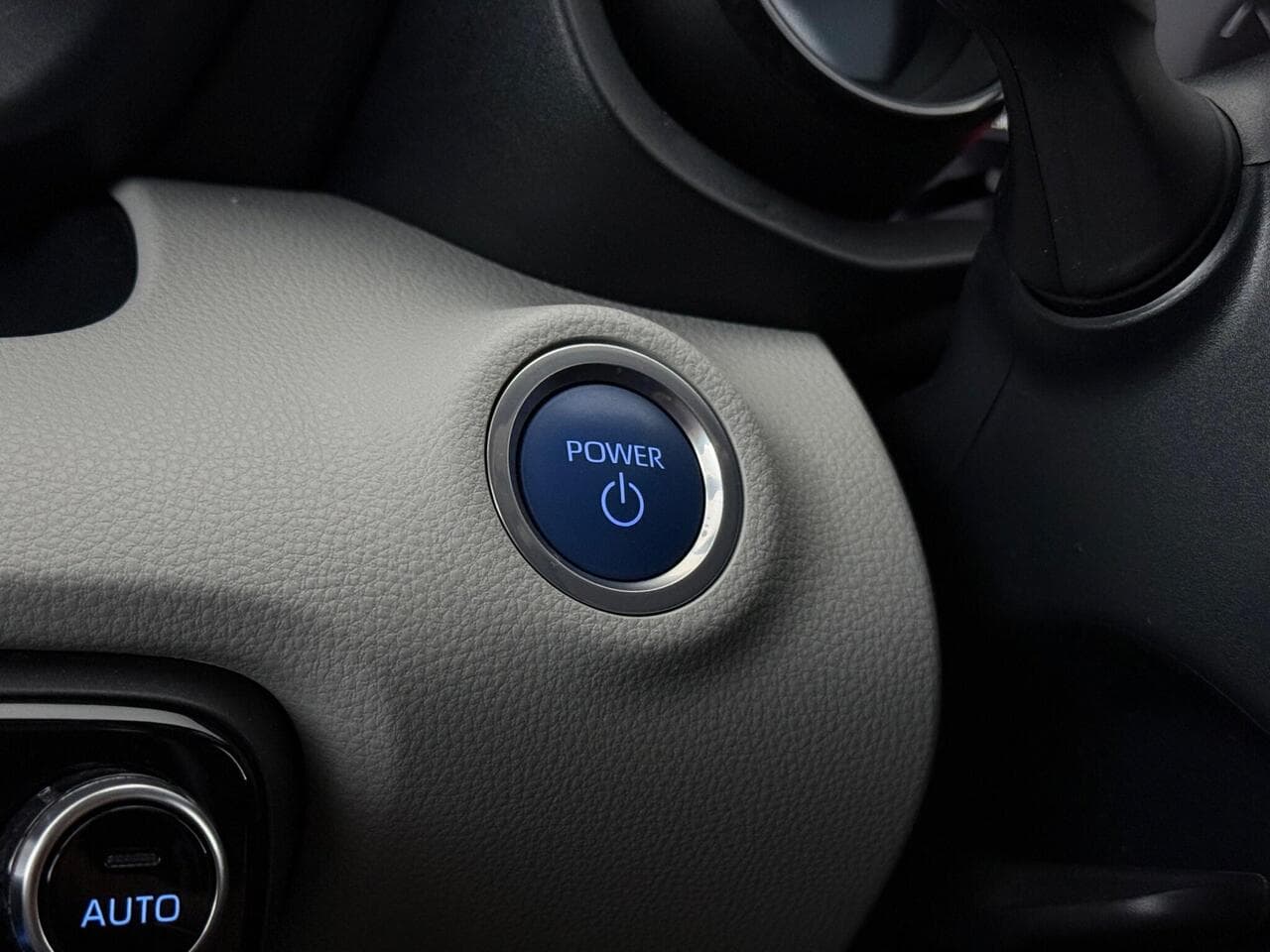 Toyota Yaris thumbnail Misc Controls