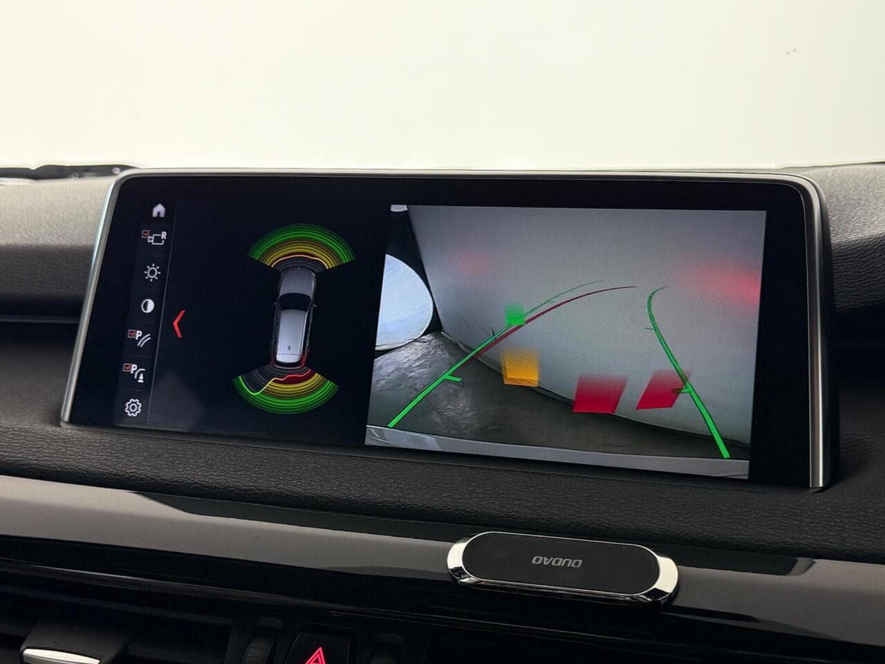 BMW X5 thumbnail Infotainment System