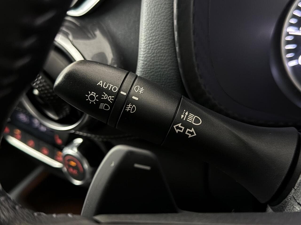 Nissan Juke thumbnail Misc Controls