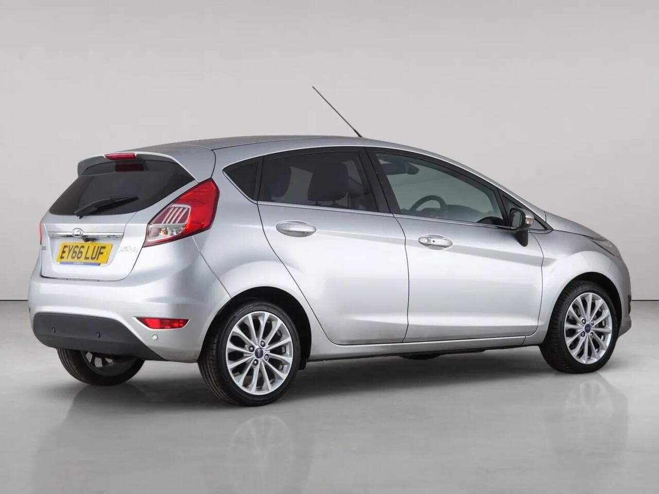 Ford Fiesta thumbnail Rear Right