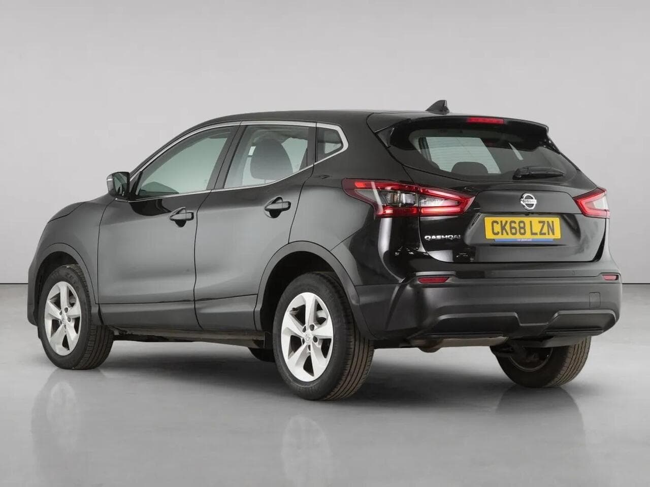 Nissan Qashqai thumbnail Rear Left
