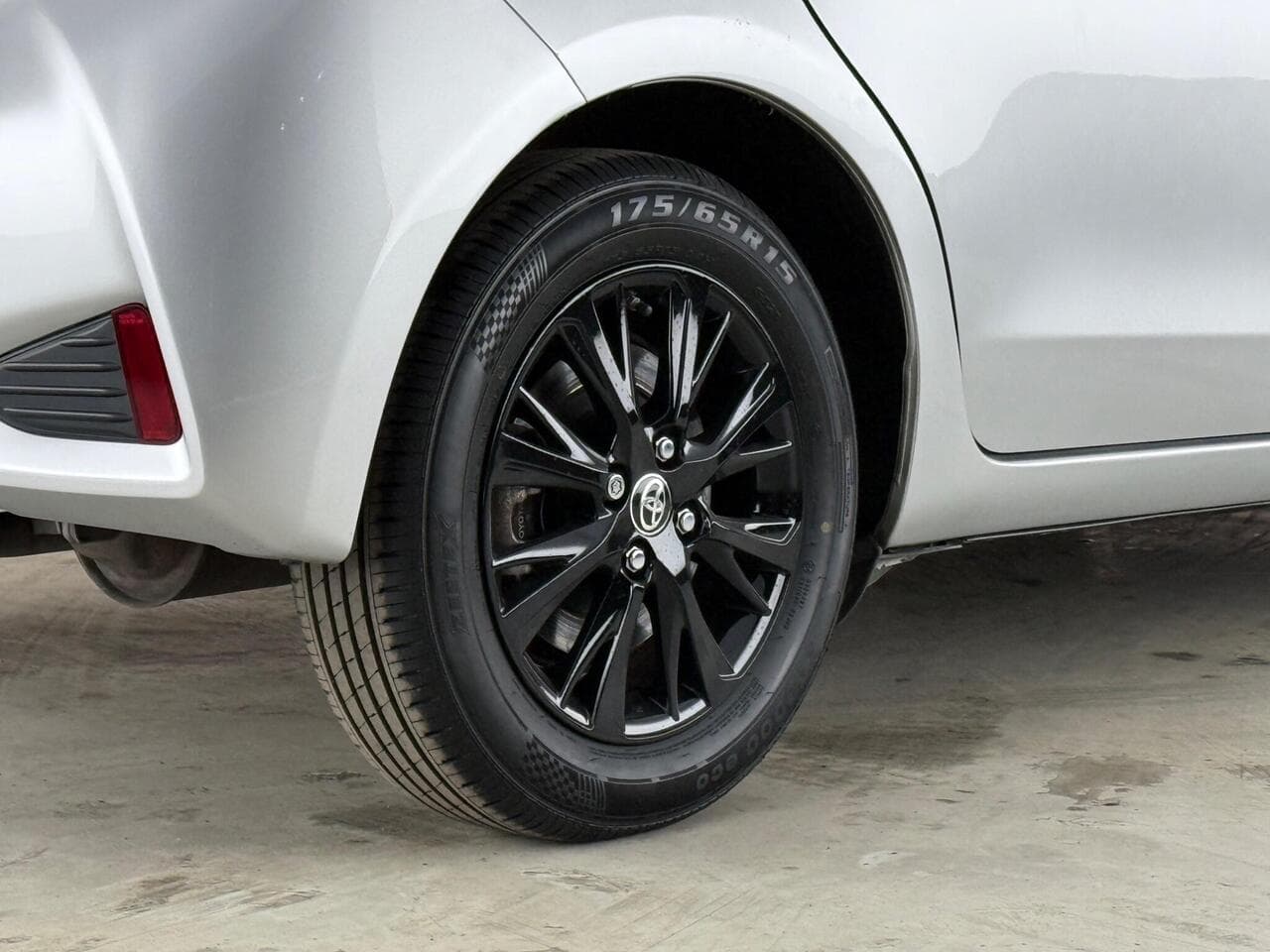 Toyota Yaris thumbnail Wheel