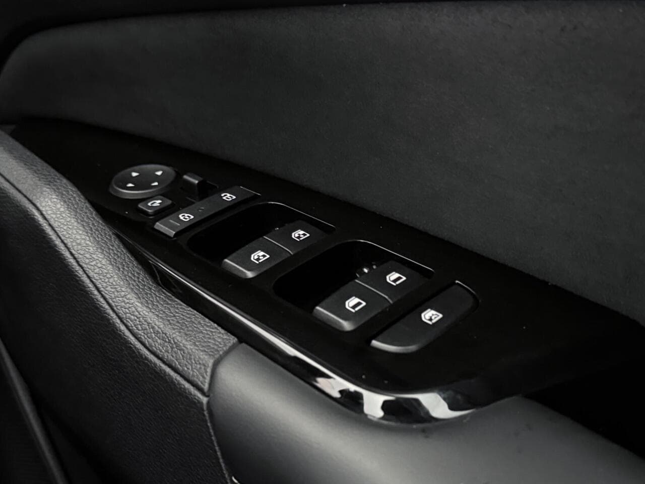 Kia Sportage thumbnail Misc Controls