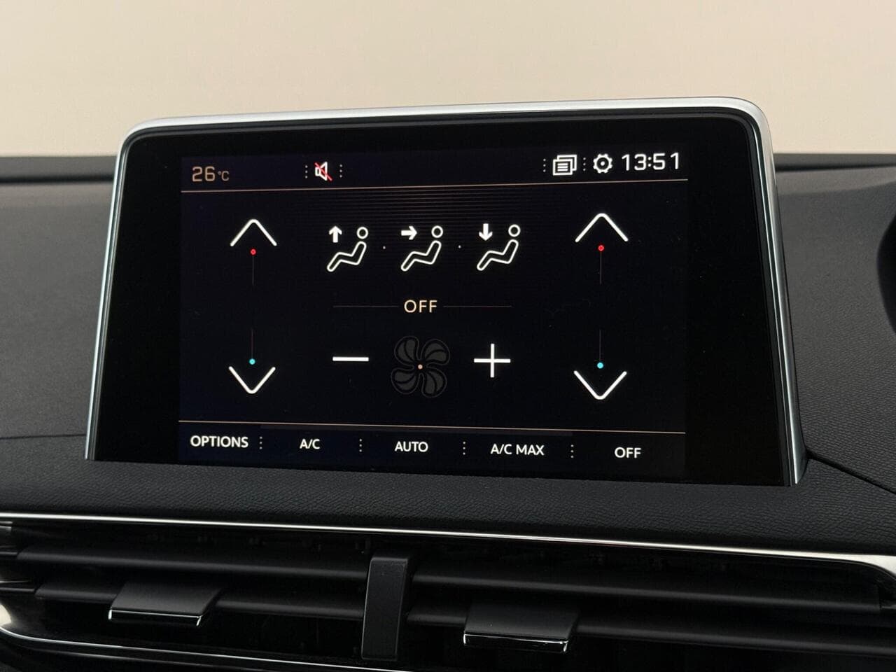 Peugeot 5008 thumbnail Infotainment System