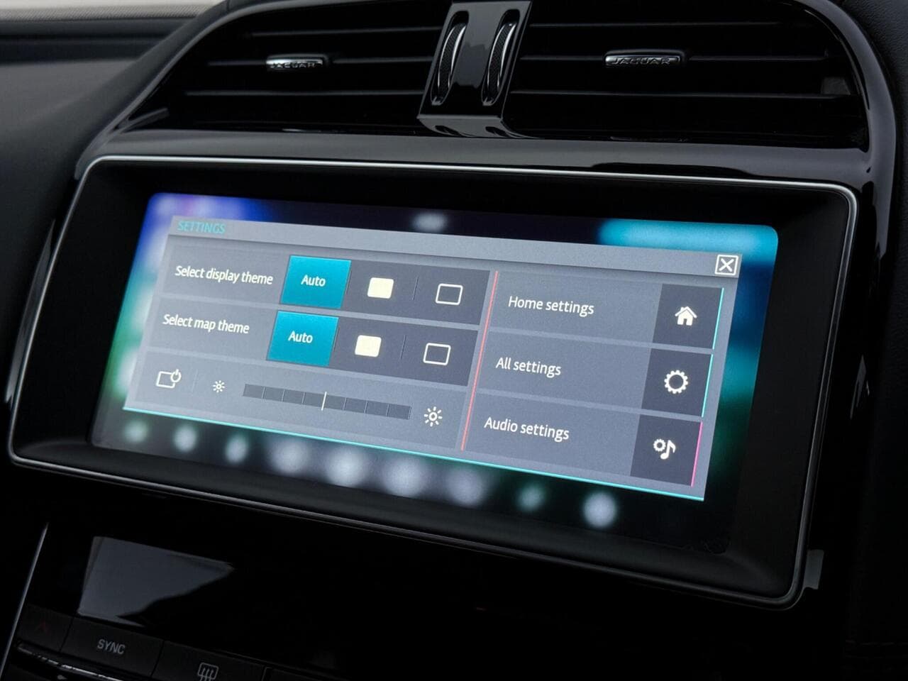 Jaguar XE thumbnail Infotainment System