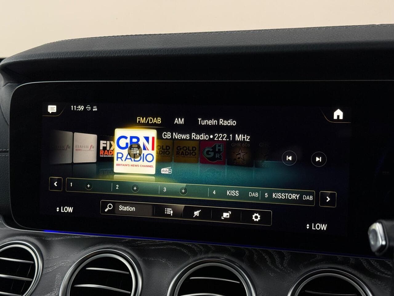 Mercedes-Benz E Class thumbnail Infotainment System
