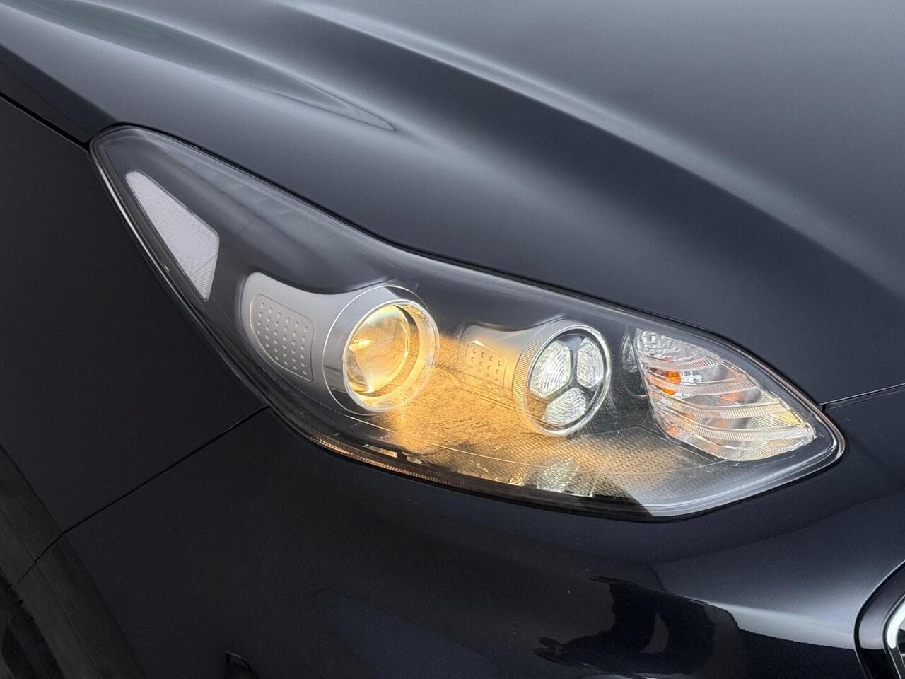 Kia Sportage thumbnail Lights Front