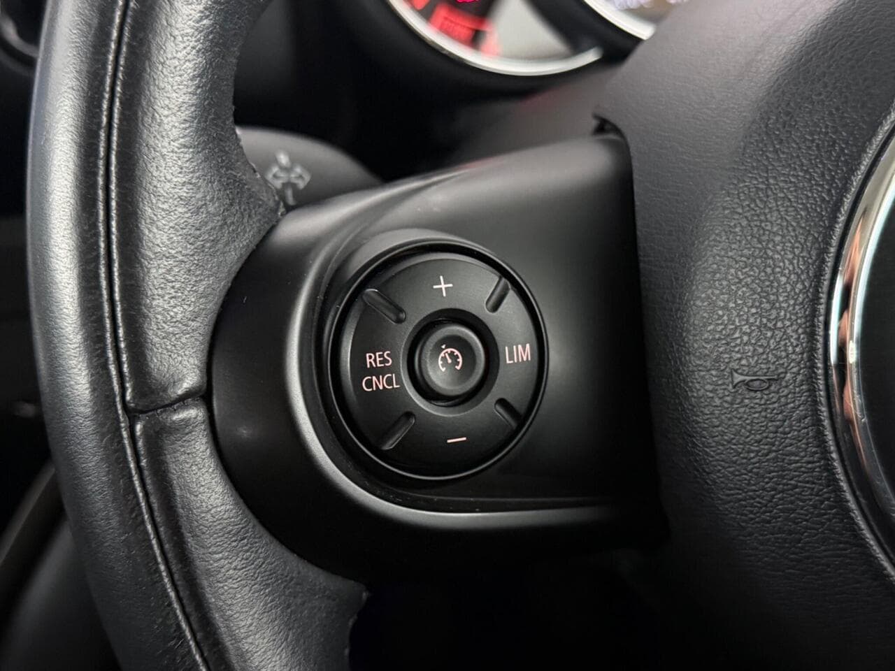 MINI Countryman thumbnail Misc Controls
