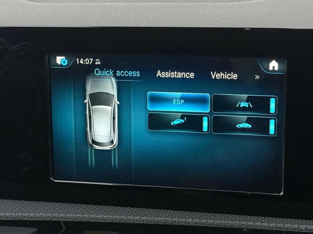 Mercedes-Benz A Class thumbnail Infotainment System