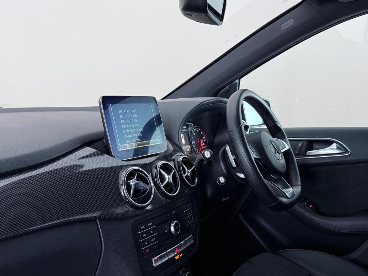 Mercedes-Benz B Class thumbnail Interior Front