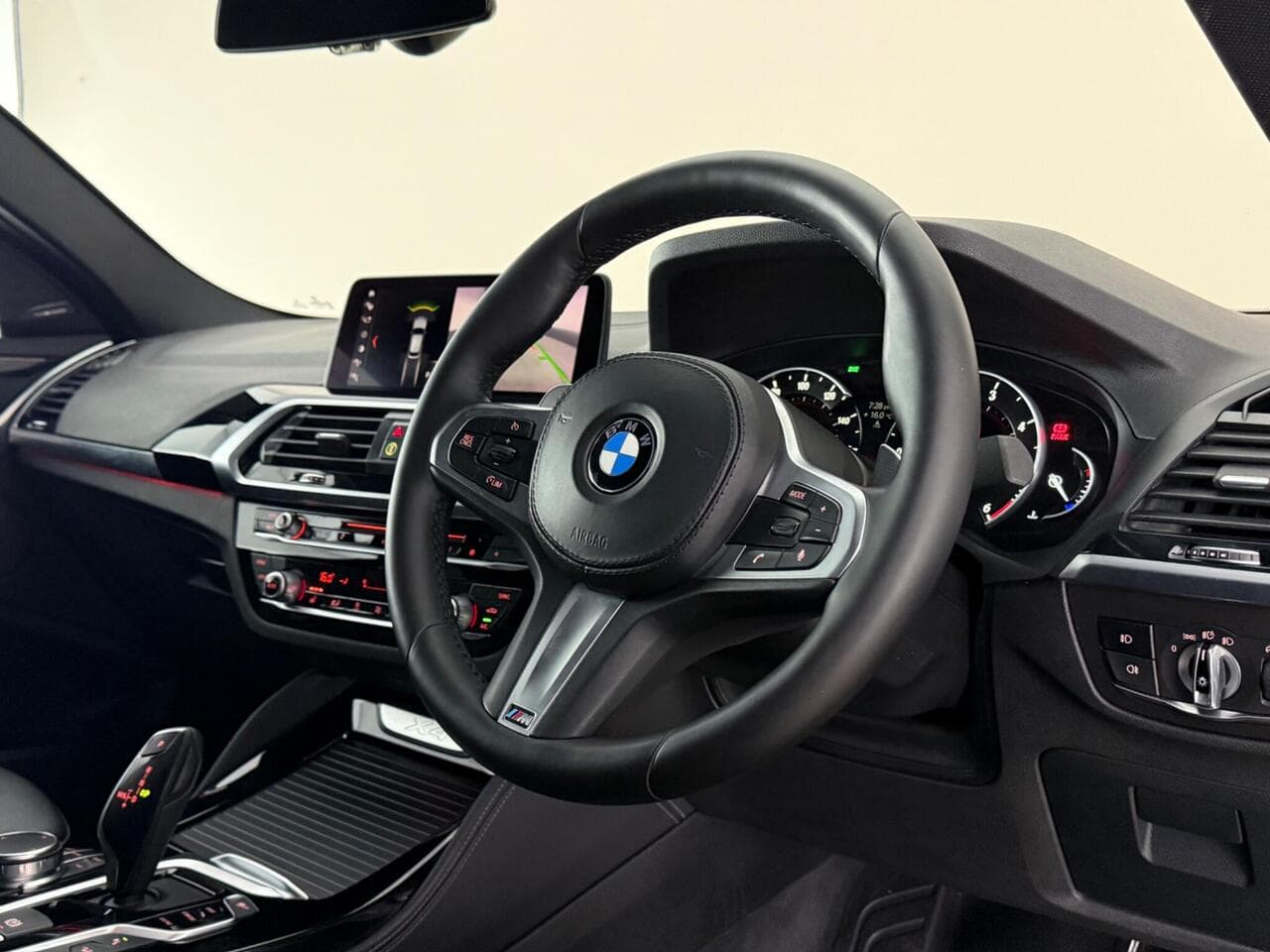 BMW X4 thumbnail Steering Wheel