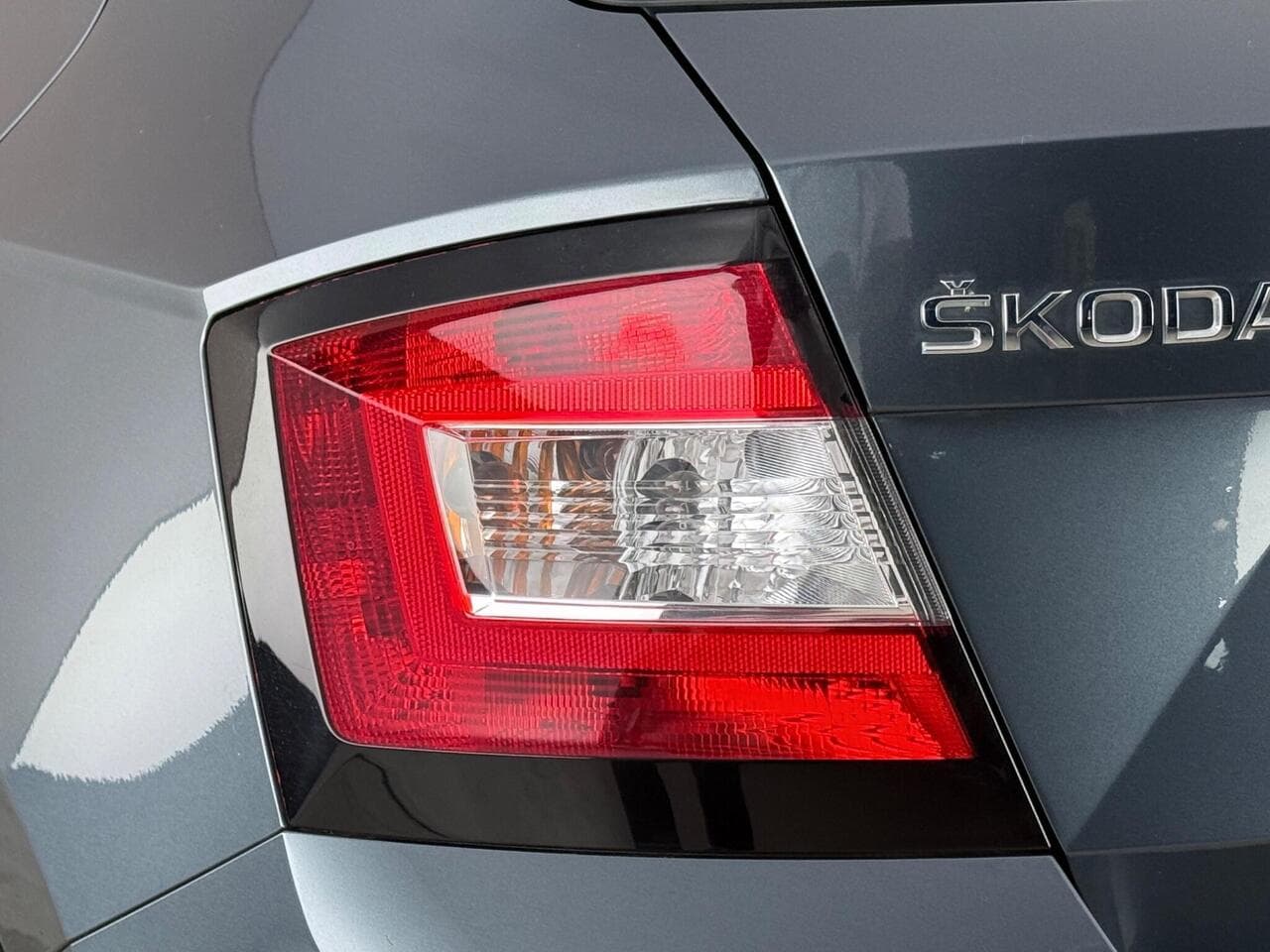 Skoda Fabia thumbnail Lights Rear
