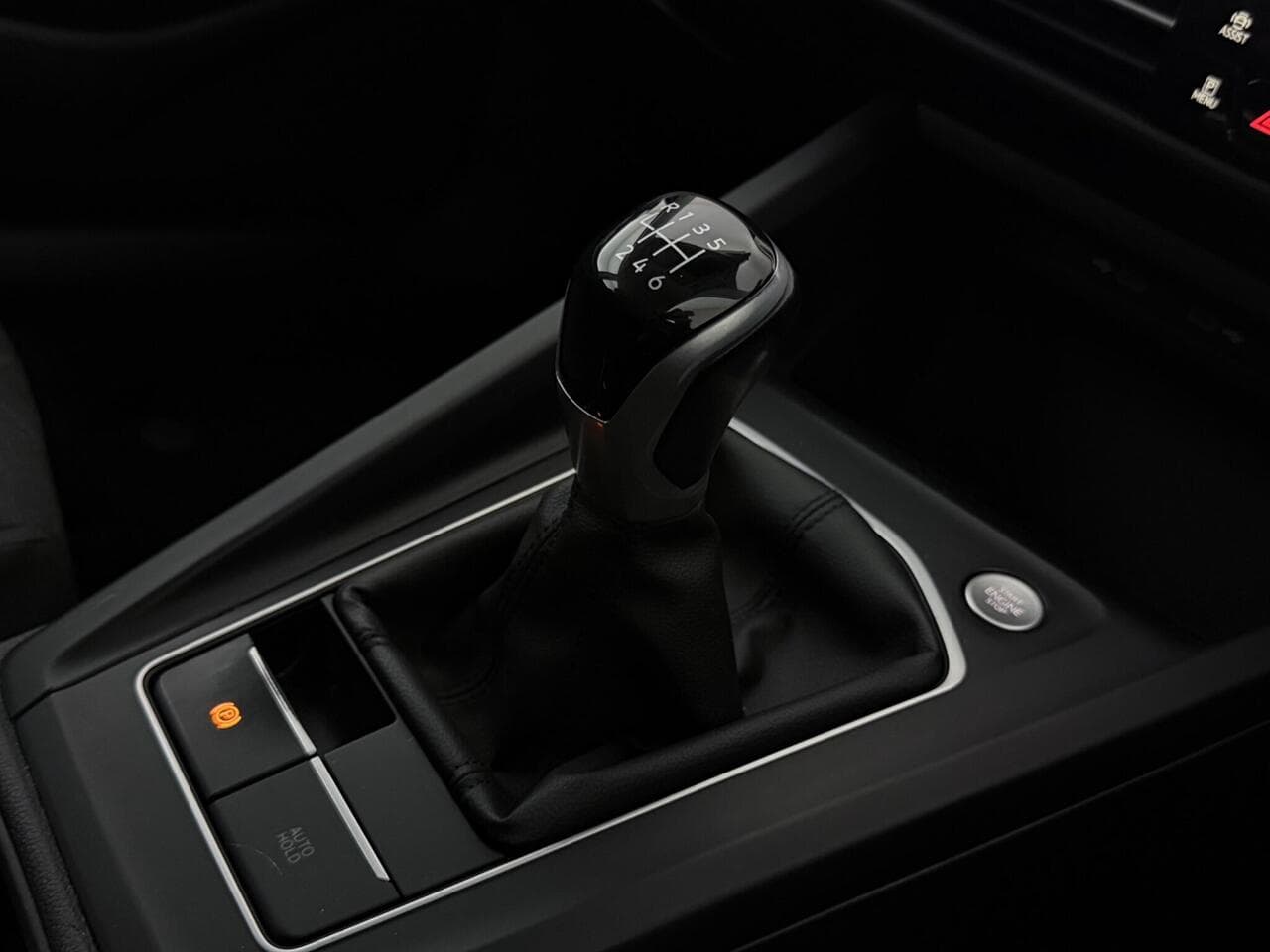 Volkswagen Golf thumbnail Interior Front