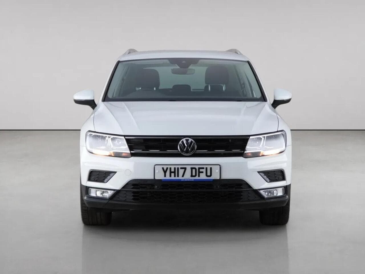 Volkswagen Tiguan thumbnail Front