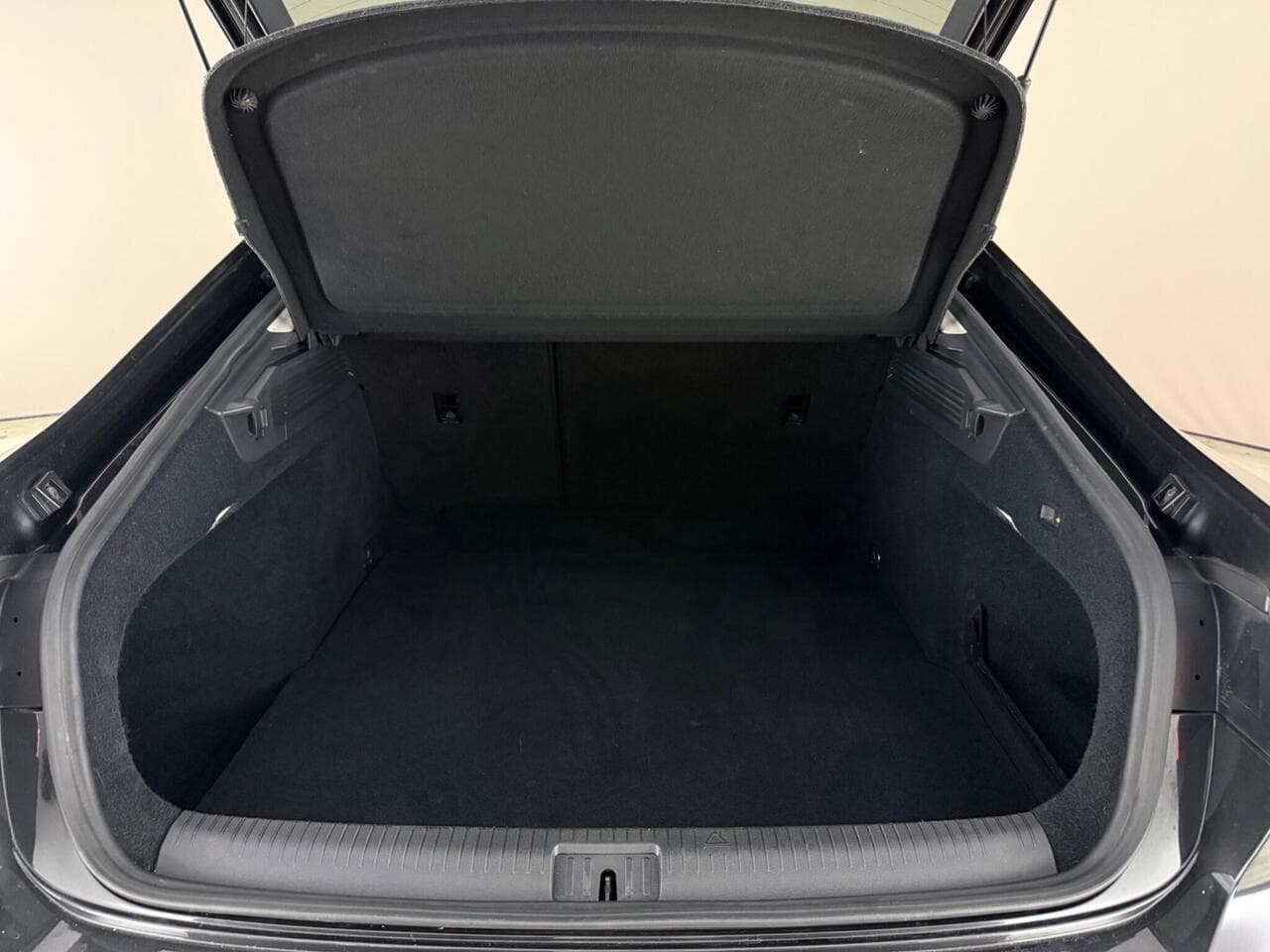 Volkswagen Arteon thumbnail Boot