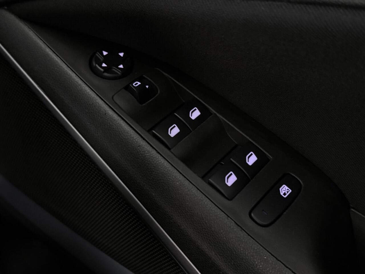 Vauxhall Crossland X thumbnail Misc Controls