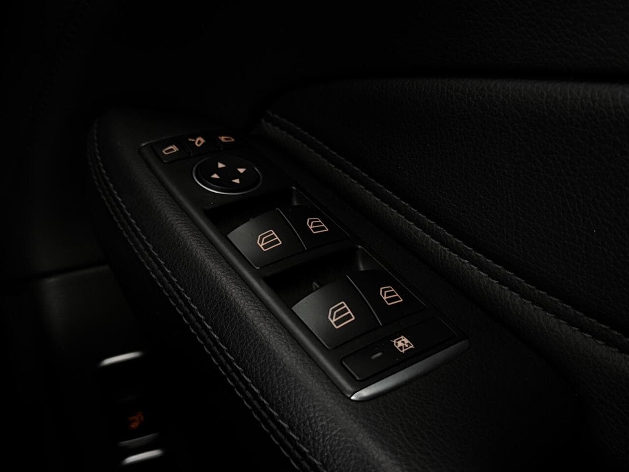 Mercedes-Benz GLS thumbnail Misc Controls