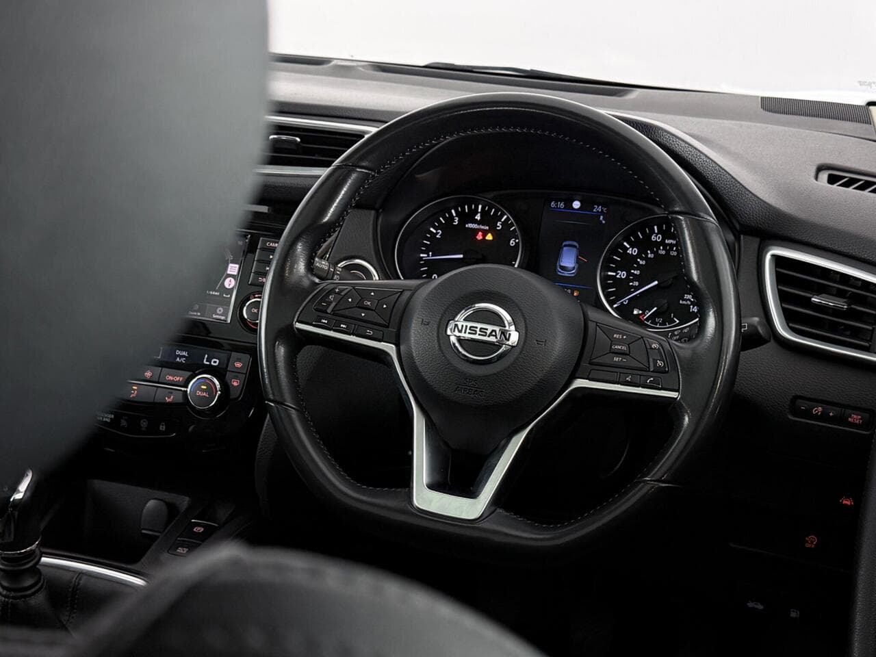 Nissan Qashqai thumbnail Steering Wheel