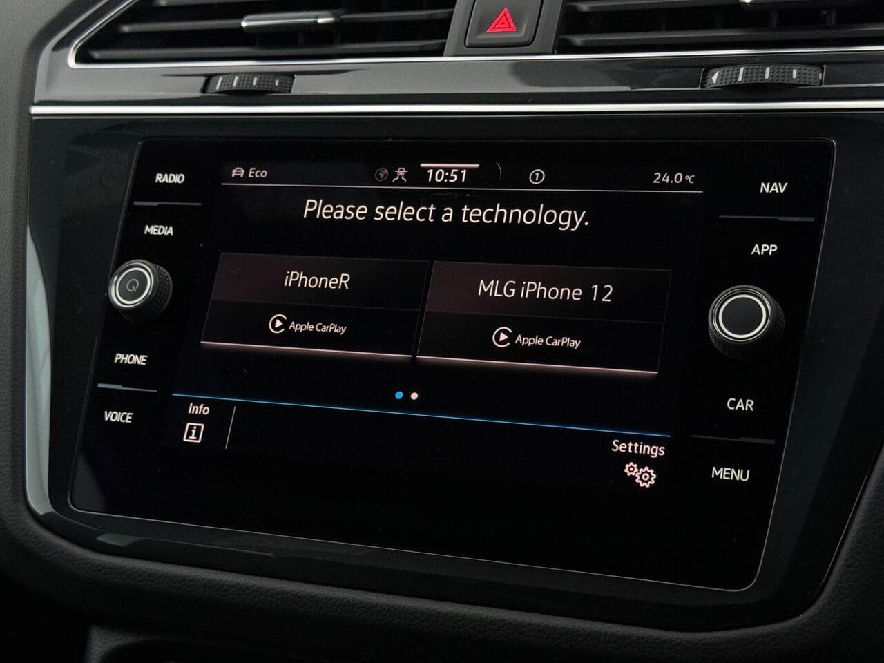 Volkswagen Tiguan thumbnail Infotainment System