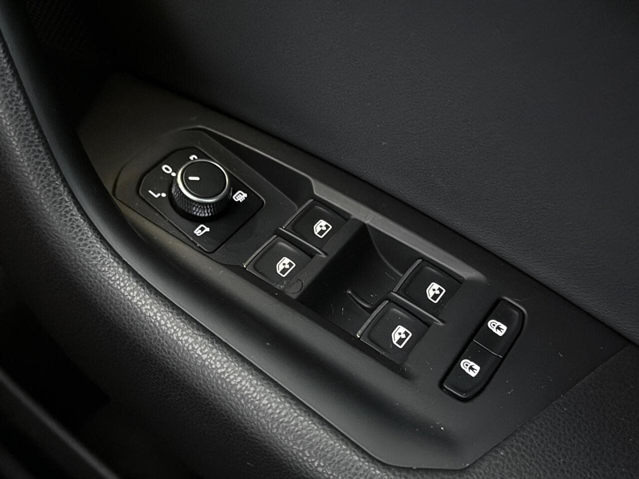 Volkswagen Touareg thumbnail Misc Controls