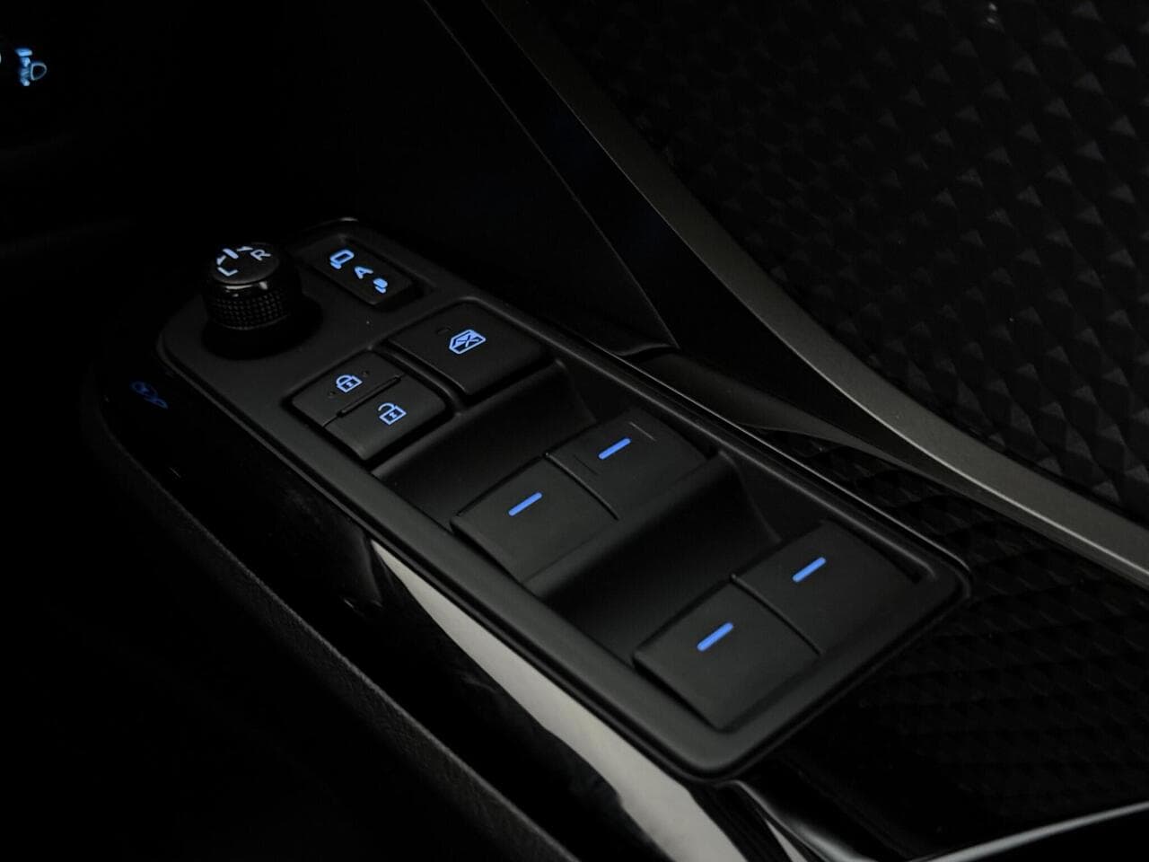 Toyota C-HR thumbnail Misc Controls