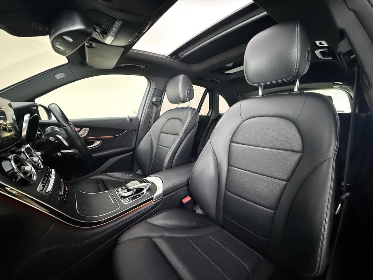 Mercedes-Benz GLC thumbnail Seat Front Passenger