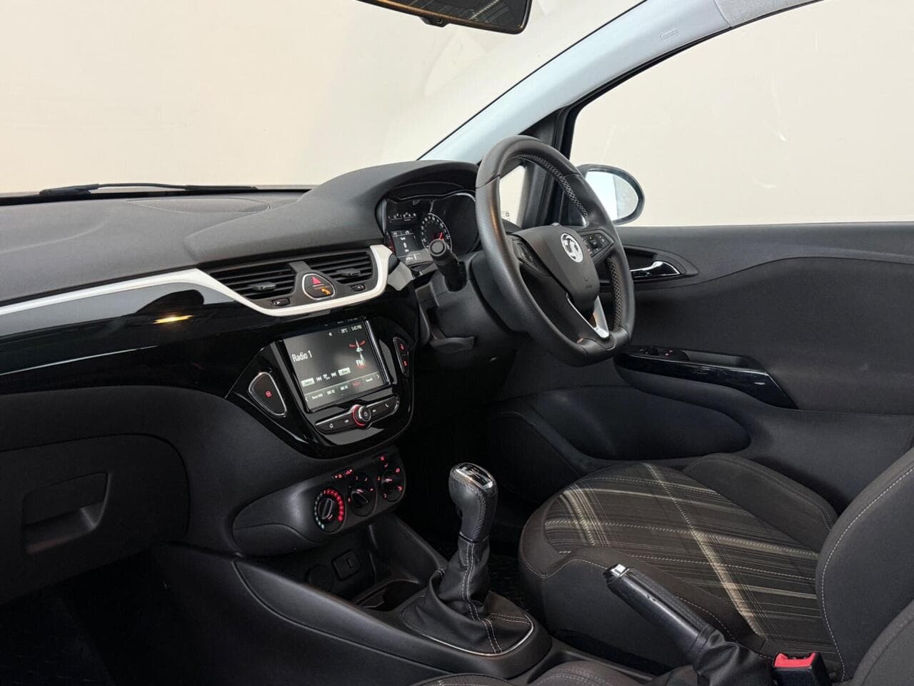 Vauxhall Corsa thumbnail Interior Front