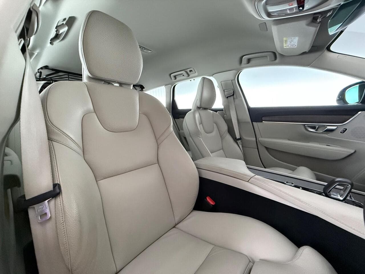 Volvo V90 Cross Country thumbnail Inconclusive